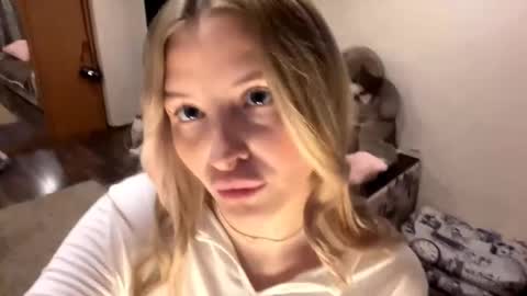 Vi  Victoria online show from October 24, 2:24 pm