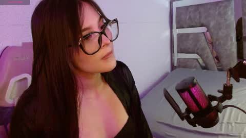 destinya_ online show from May 5, 4:54 pm