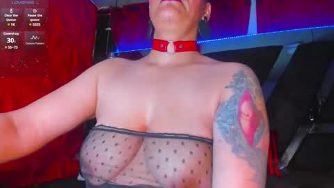 Snapshot of devil_taylorx chatting on January 21, 2:26 pm devil_taylorx online show from January 21, 2:26 pm