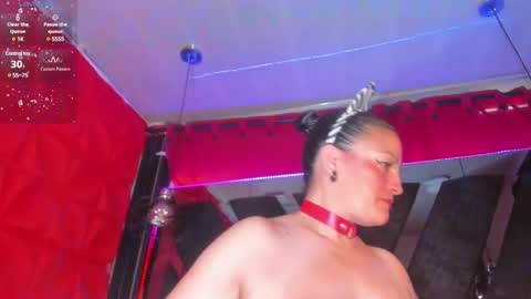 Snapshot of devil_taylorx chatting on January 27, 2:13 pm devil_taylorx online show from January 27, 2:13 pm