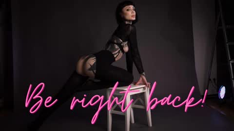 dgtlgrl online show from October 27, 2:12 pm