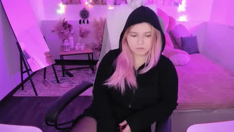 Dia online show from March 8, 8:13 pm