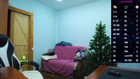 Snapshot of diamondjune chatting on December 22, 2:49 am June3 online show from December 22, 2:49 am