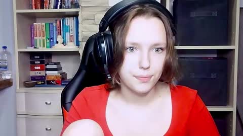 diana_back3 online show from October 18, 1:58 pm