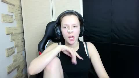 diana_back3 online show from November 16, 2:06 pm