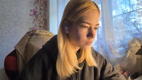 dinorahmroczkowski online show from October 20, 7:11 am