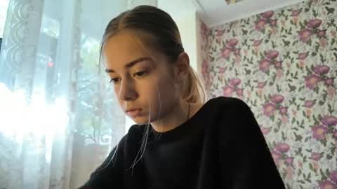 dinorahmroczkowski online show from September 13, 9:17 am