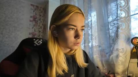 dinorahmroczkowski online show from October 28, 7:36 am