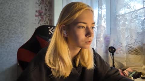 dinorahmroczkowski online show from October 8, 8:07 am