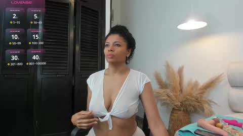 Snapshot of dirtygril chatting on October 14, 6:32 pm Angelica online show from October 14, 6:32 pm