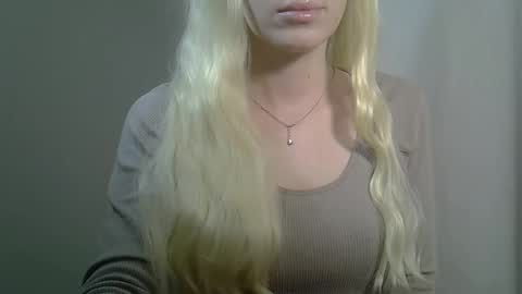 DitaMilton online show from November 27, 8:01 pm