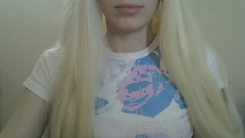 DitaMilton online show from August 6, 7:21 pm