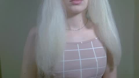 DitaMilton online show from October 15, 7:27 pm