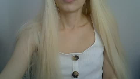 DitaMilton online show from August 3, 1:06 pm