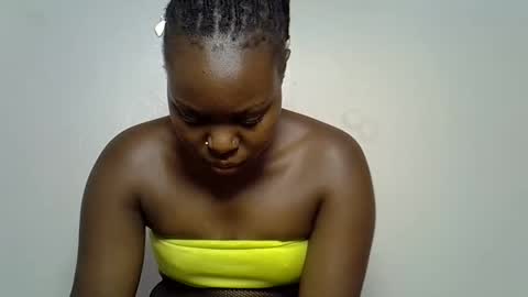 thicky diva online show from November 18, 8:04 am