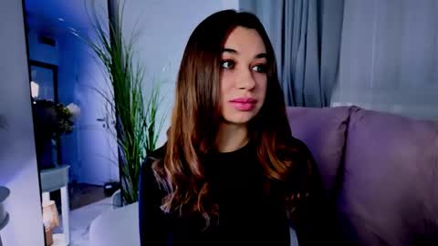 Tia online show from September 17, 8:40 pm