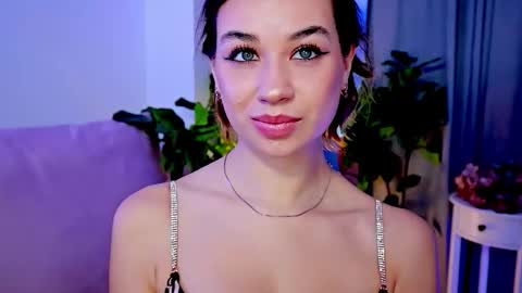 Tia online show from February 15, 7:13 pm