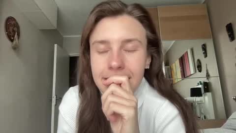 Snapshot of divine_beauty_girl chatting on January 28, 9:41 am Valerie online show from January 28, 9:41 am
