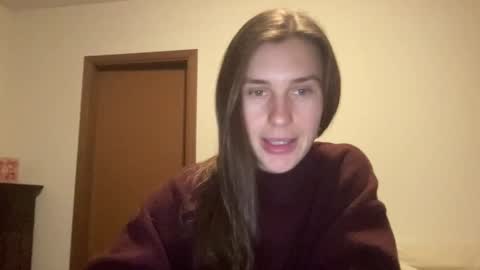 Snapshot of divine_beauty_girl chatting on February 8, 11:46 pm Valerie online show from February 8, 11:46 pm