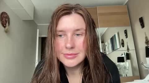 Snapshot of divine_beauty_girl chatting on October 21, 10:19 am Valerie online show from October 21, 10:19 am