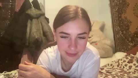 Snapshot of divine_beauty_girl chatting on February 15, 5:07 pm Valerie online show from February 15, 5:07 pm