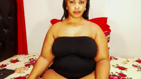 Snapshot of divinebooty93 chatting on October 21, 5:22 am divinebooty93 online show from October 21, 5:22 am