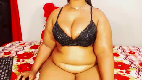 Snapshot of divinebooty93 chatting on October 12, 9:44 am divinebooty93 online show from October 12, 9:44 am