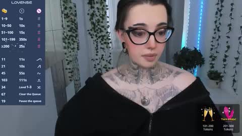 dixipixi_ online show from March 27, 8:26 am