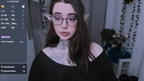 dixipixi_ online show from January 11, 6:07 am