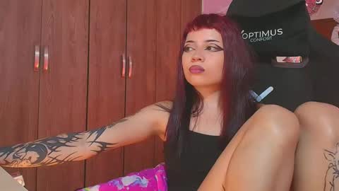 doll_dollys_ online show from December 3, 5:43 am