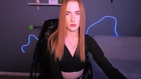 doll_vey online show from October 3, 7:30 pm