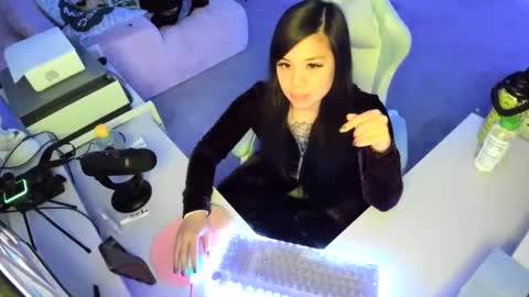 DOLLLFACE online show from January 7, 5:33 am