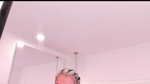 dolly walker online show from March 22, 8:15 pm