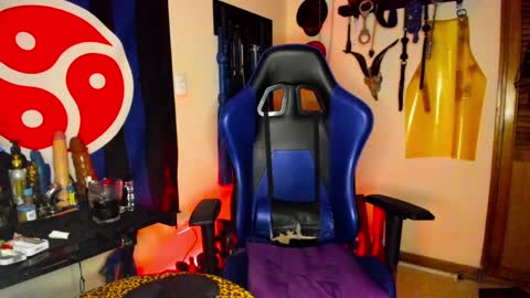 Snapshot of dominatrixblue chatting on February 4, 4:18 pm Dom Blue online show from February 4, 4:18 pm