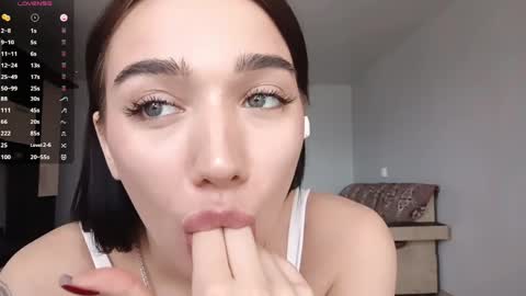 Jacqueline online show from April 1, 3:18 am