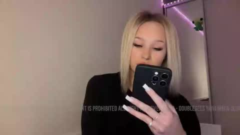 MOLLYYYY dont forget to give me a thumb up online show from December 8, 2:49 am