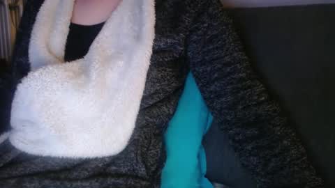 Snapshot of douce_elsa chatting on March 6, 6:48 pm Douce Elsa online show from March 6, 6:48 pm