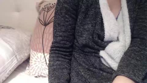 Snapshot of douce_elsa chatting on October 19, 6:32 pm Douce Elsa online show from October 19, 6:32 pm