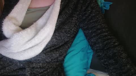 Snapshot of douce_elsa chatting on January 27, 6:41 pm Douce Elsa online show from January 27, 6:41 pm