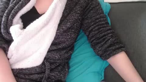 Snapshot of douce_elsa chatting on December 27, 12:23 pm Douce Elsa online show from December 27, 12:23 pm