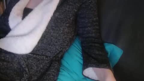 Snapshot of douce_elsa chatting on March 12, 10:28 pm Douce Elsa online show from March 12, 10:28 pm