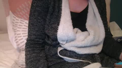 Snapshot of douce_elsa chatting on January 9, 7:08 pm Douce Elsa online show from January 9, 7:08 pm