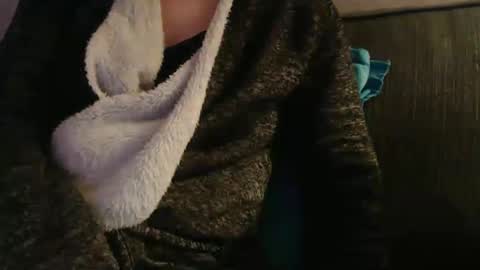 Snapshot of douce_elsa chatting on February 7, 6:13 pm Douce Elsa online show from February 7, 6:13 pm
