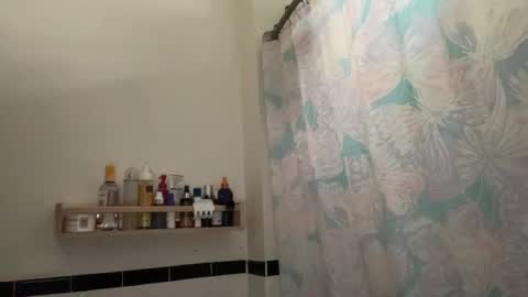 RIRI OR DREAMY online show from November 8, 5:29 pm