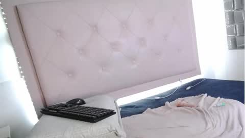 dulce__lovee online show from October 21, 12:03 am