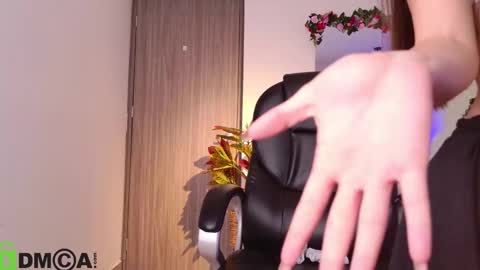 dulce_isabel_ online show from March 20, 5:56 am