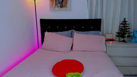 Daniela online show from December 3, 2:41 pm