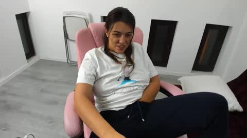 Snapshot of dyanakaylin chatting on October 4, 3:45 am dayana online show from October 4, 3:45 am
