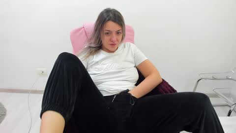 Snapshot of dyanakaylin chatting on December 23, 2:45 am dayana online show from December 23, 2:45 am