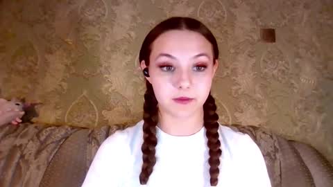 Yuni online show from February 5, 7:06 pm